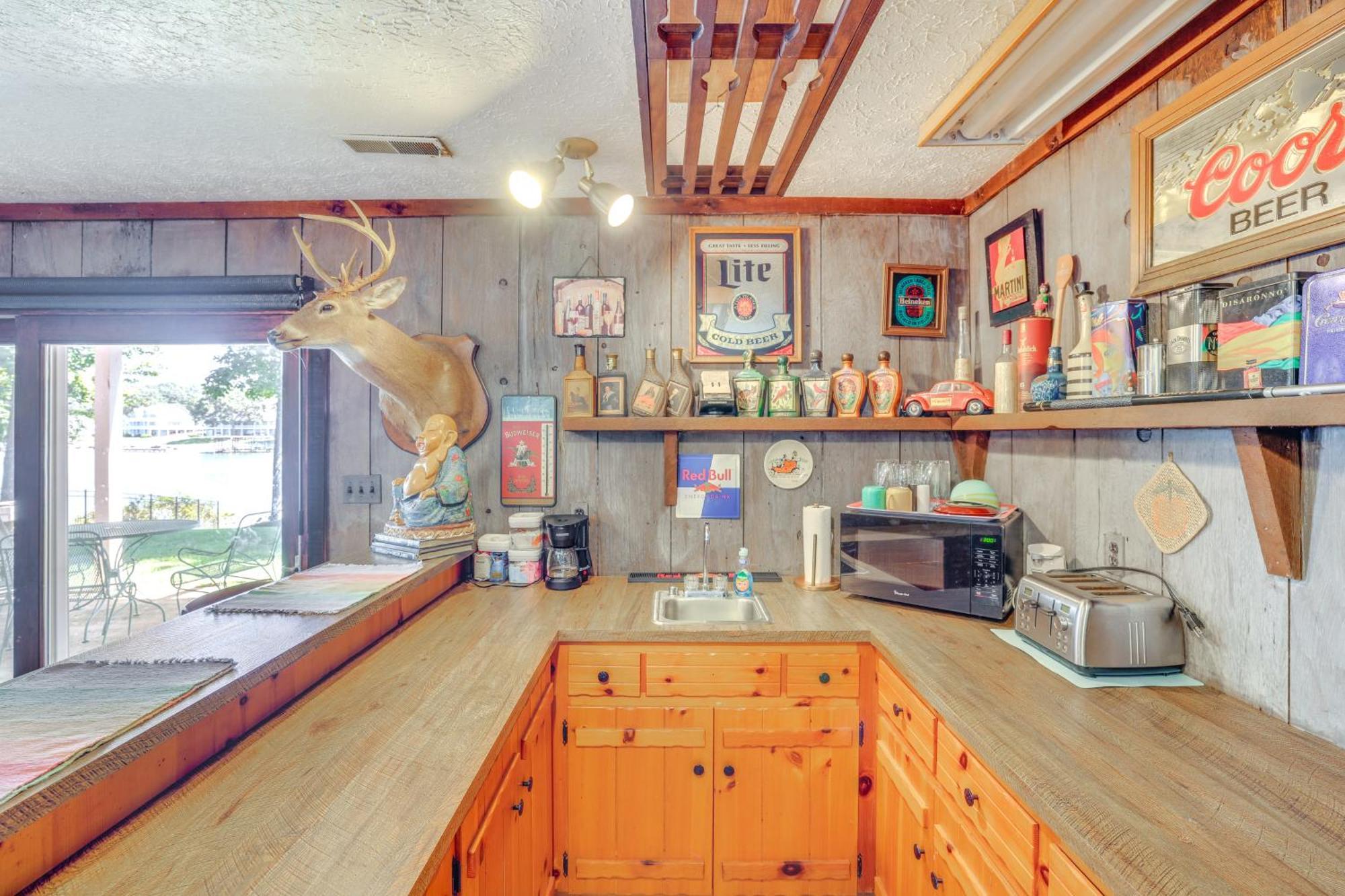 Smith Mountain Lake Retreat With Private Beach! Huddleston Eksteriør bilde