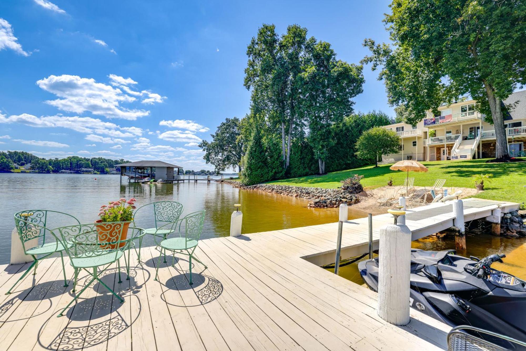 Smith Mountain Lake Retreat With Private Beach! Huddleston Eksteriør bilde