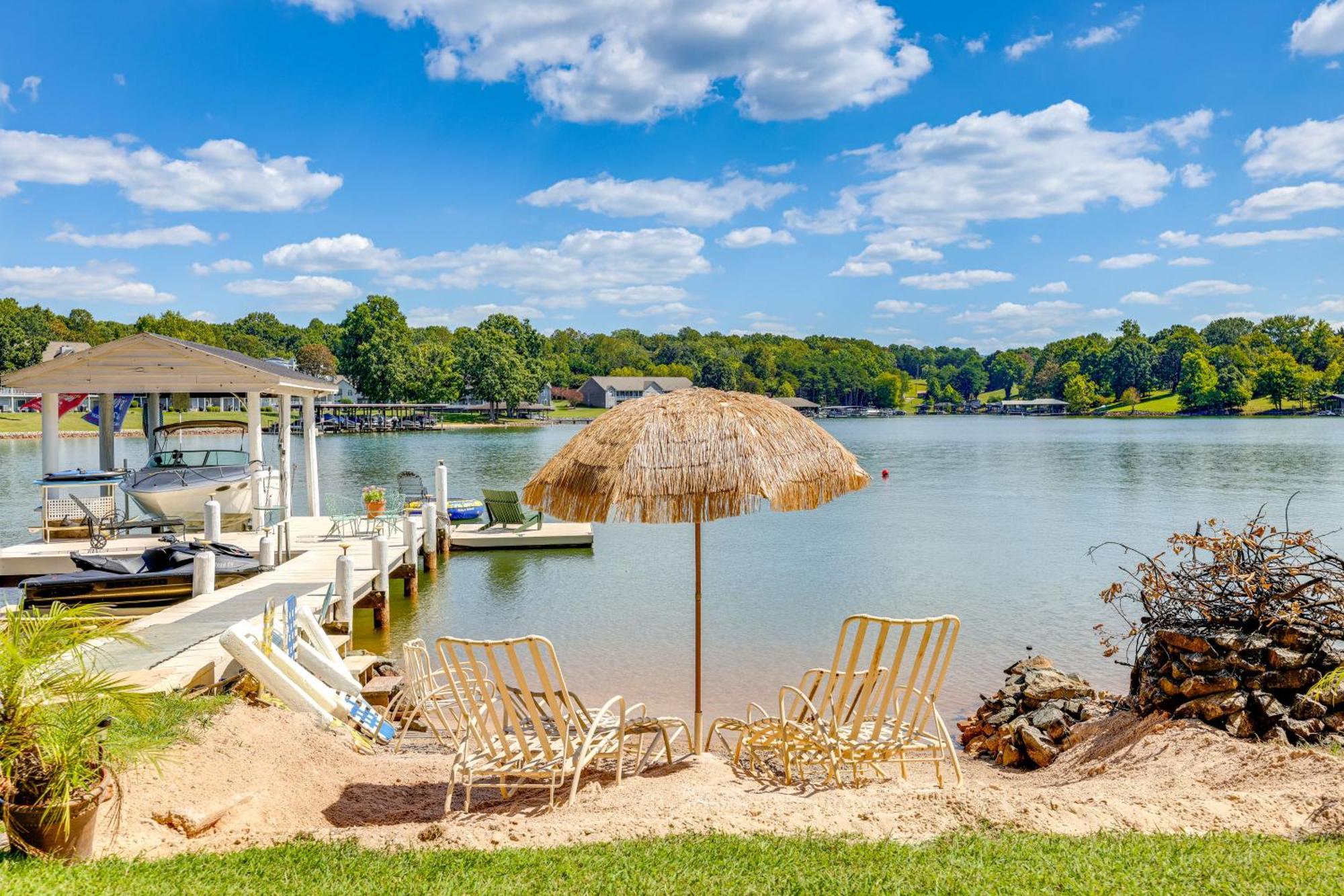Smith Mountain Lake Retreat With Private Beach! Huddleston Eksteriør bilde