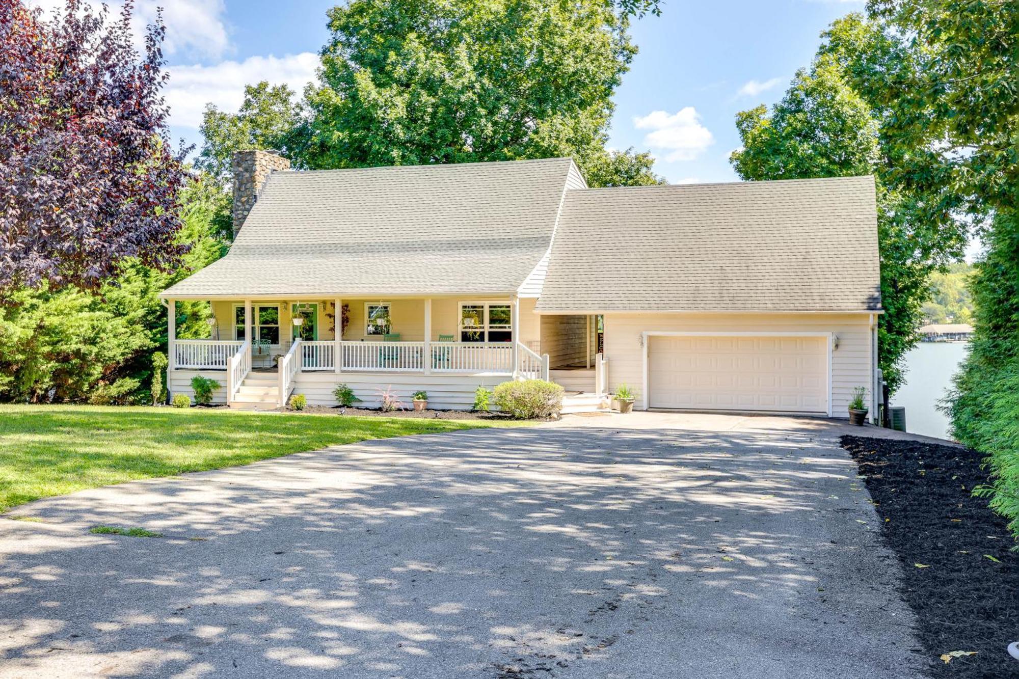 Smith Mountain Lake Retreat With Private Beach! Huddleston Eksteriør bilde