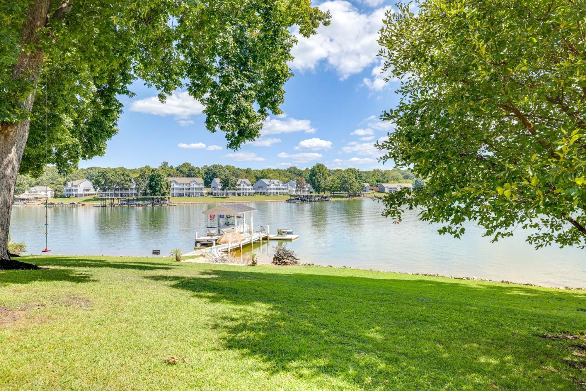 Smith Mountain Lake Retreat With Private Beach! Huddleston Eksteriør bilde