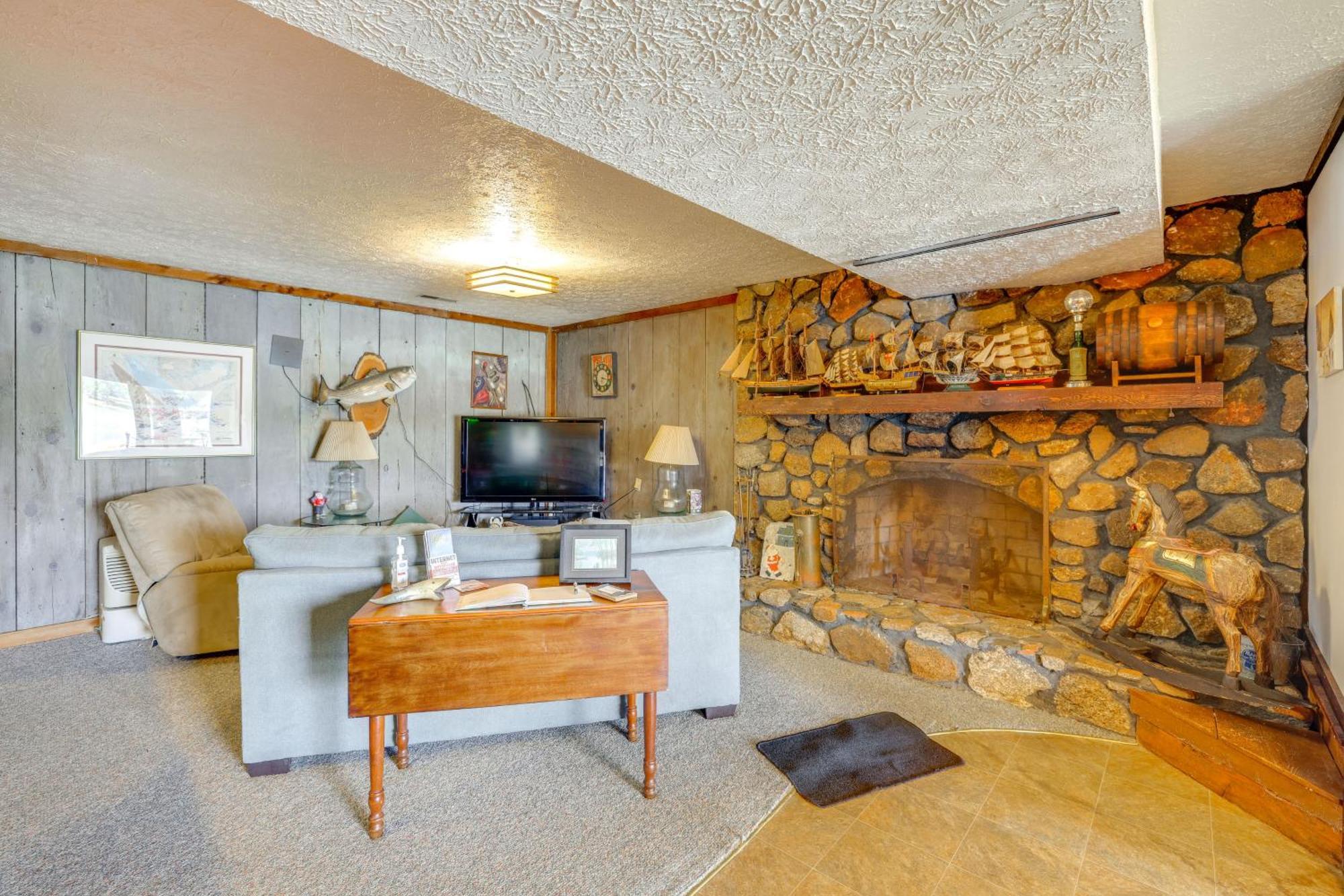Smith Mountain Lake Retreat With Private Beach! Huddleston Eksteriør bilde