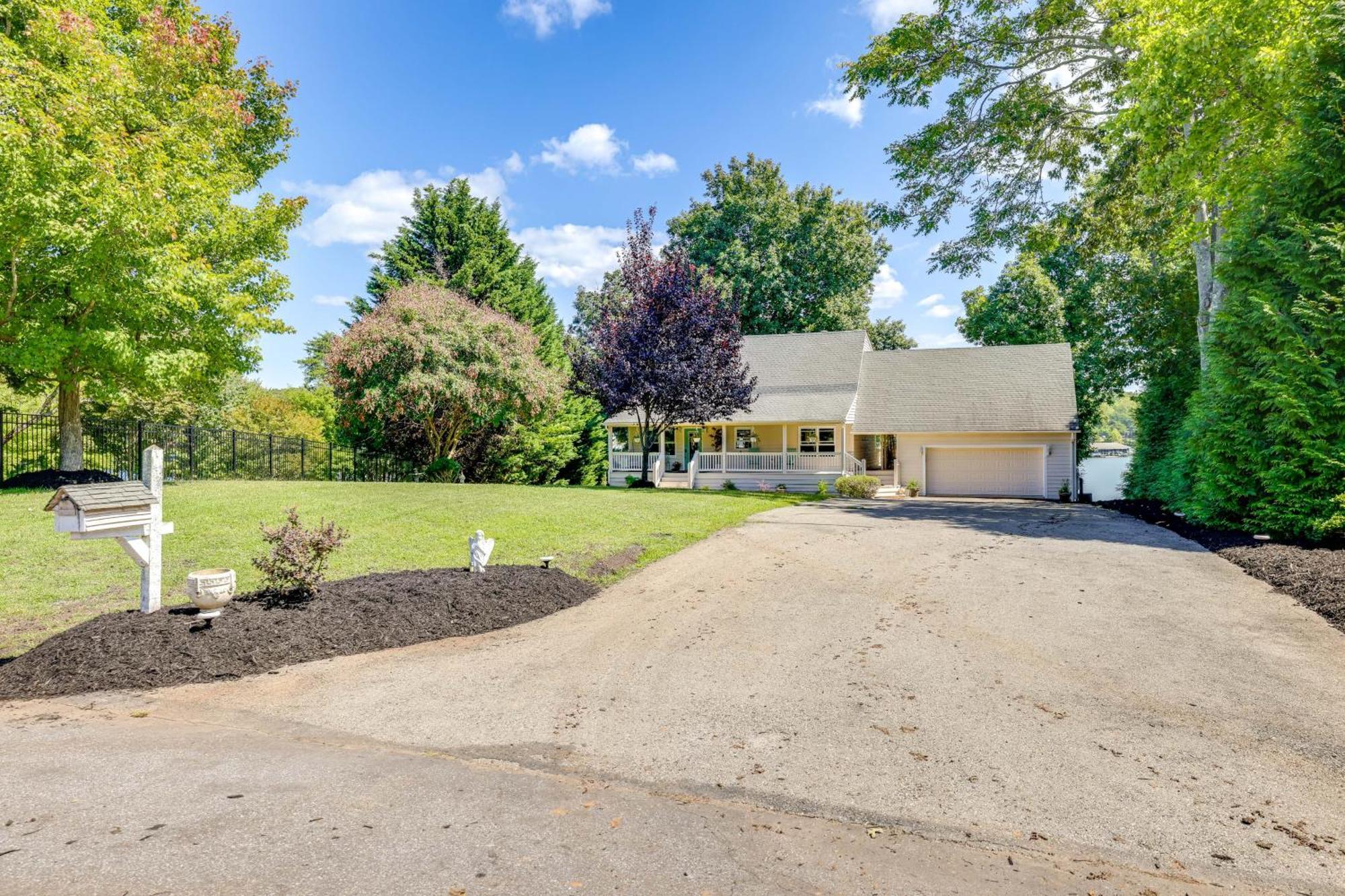 Smith Mountain Lake Retreat With Private Beach! Huddleston Eksteriør bilde